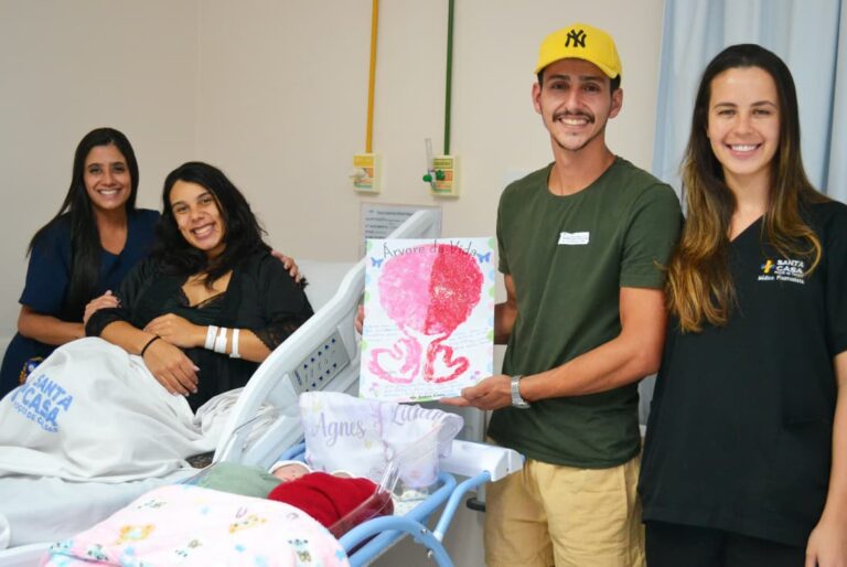 Parto raro de gêmeas é realizado com sucesso na Santa Casa de Poços