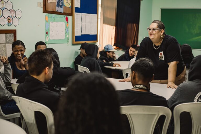 Com oficinas de criação literária, projeto “Narrativas Urgentes” vai transformar memórias em livro em Poços