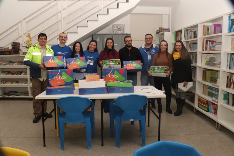 Alcoa impulsiona inovação na educação pública com entrega de kits de introdução à robótica