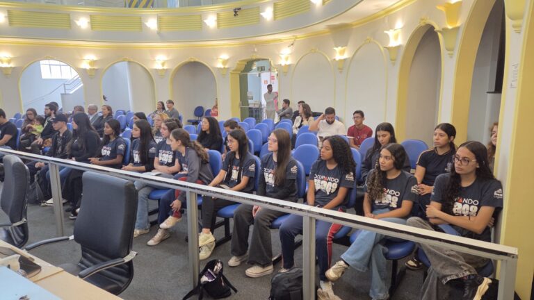 Parlamento Jovem encerra atividades com entrega de certificados
